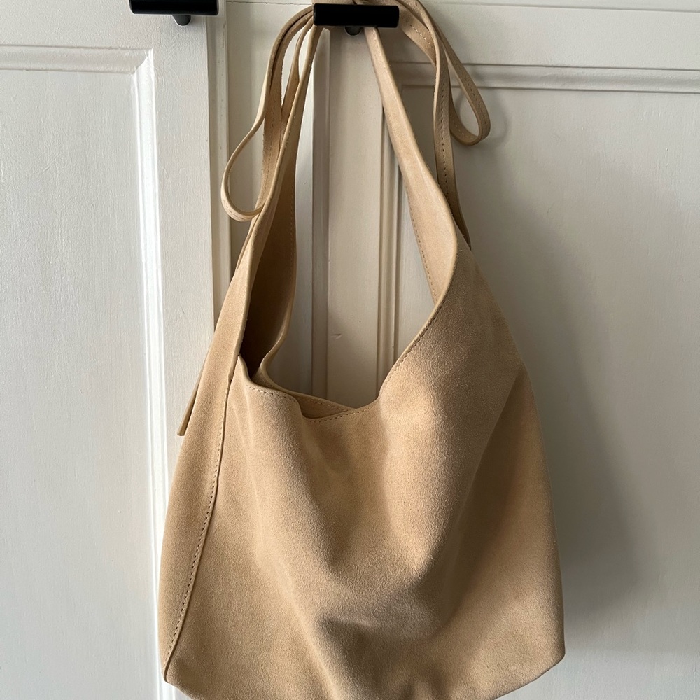 Small Vittoria Tote ✨ - Reformation